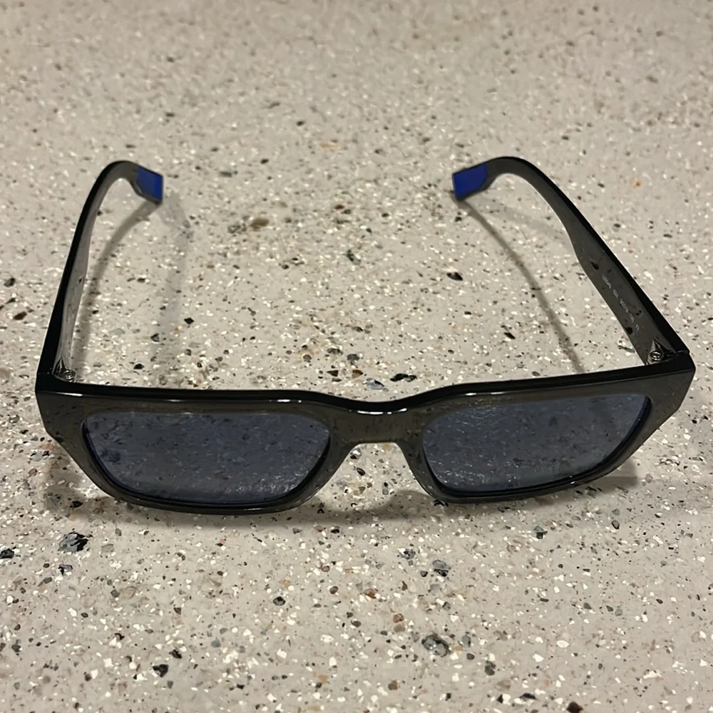 LACOSTE CLASSIC SQUARE SUNGLASSES  DARK GREY WITH BLUE UV LENSES NEW WITH TAGS